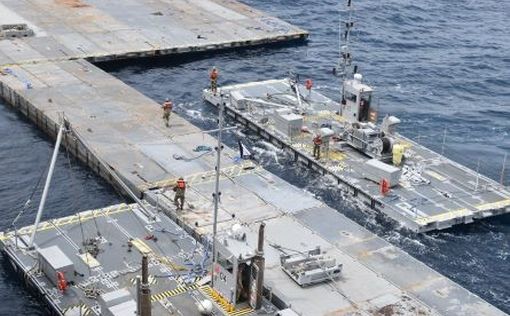 Гуманитарная помощь для Газы загружается на корабль на Кипре