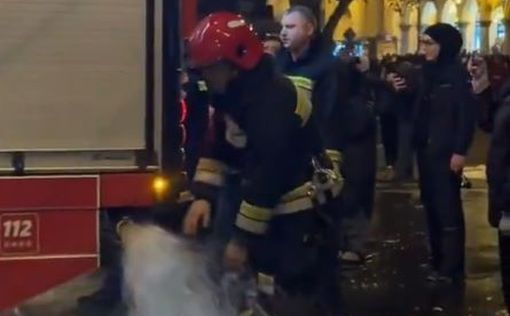 В Тбилиси пожарные отказались наполнять водометы полиции водой