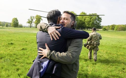 Зеленский прибыл в Британию. Сунак заявил о решающем моменте. Репортаж