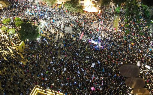 "Мы не будем молчать". Протестующие собрались у резиденции президента