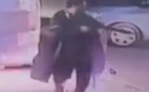 Видео из Кирьят-Арба: террорист сбит машиной офицера безопасности