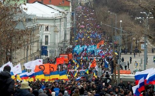 Россия митингует за и против войны