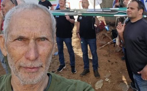 Омер Бар-Лев на акции "за равное бремя" у дома раввина Эдельштейна