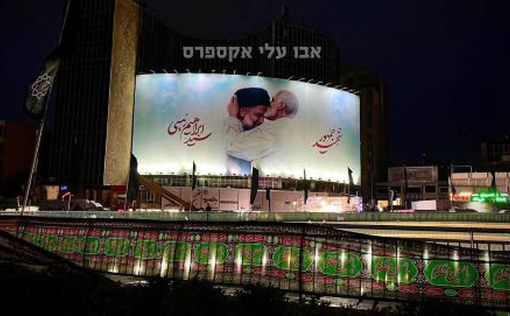 В Тегеране повесили рекламный щит из загробного мира