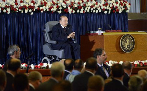 Бутефлика в четвертый раз стал президентом Алжира