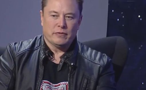 Блогер взорвал свою Tesla с манекеном Маска внутри