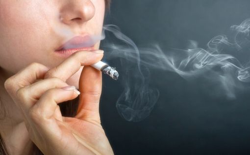 Франция запретит курение на пляжах, в парках и возле школ