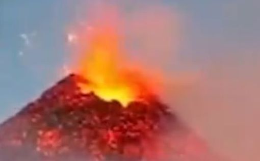 На Сицилии снова извергается вулкан Этна