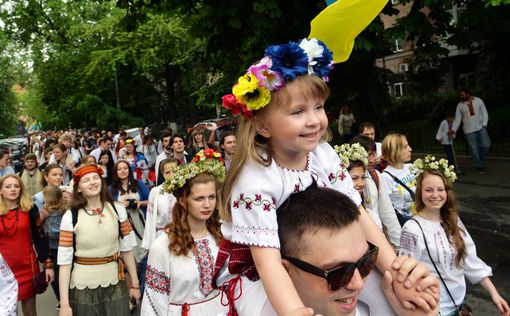 Парад вышиванок в Киеве