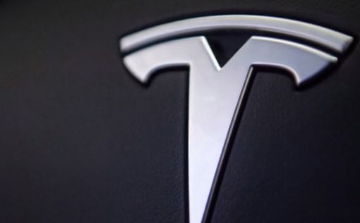 Tesla дарит подарки за хакерские навыки